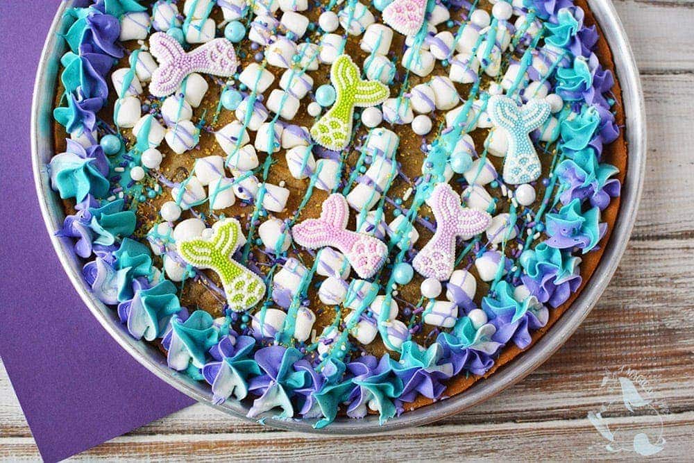 Mermaid cookie pizza in a pan. 