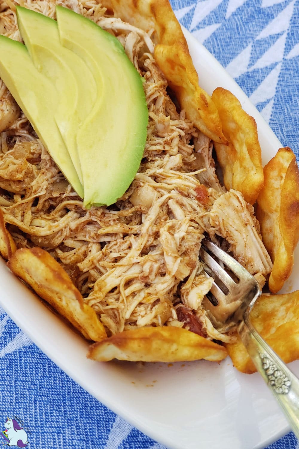 Pulled chicken with avocado and RITZ Crisp and Thins.