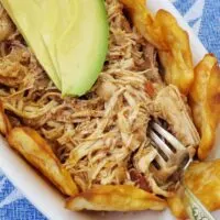 Pulled chicken with avocado and RITZ Crisp and Thins
