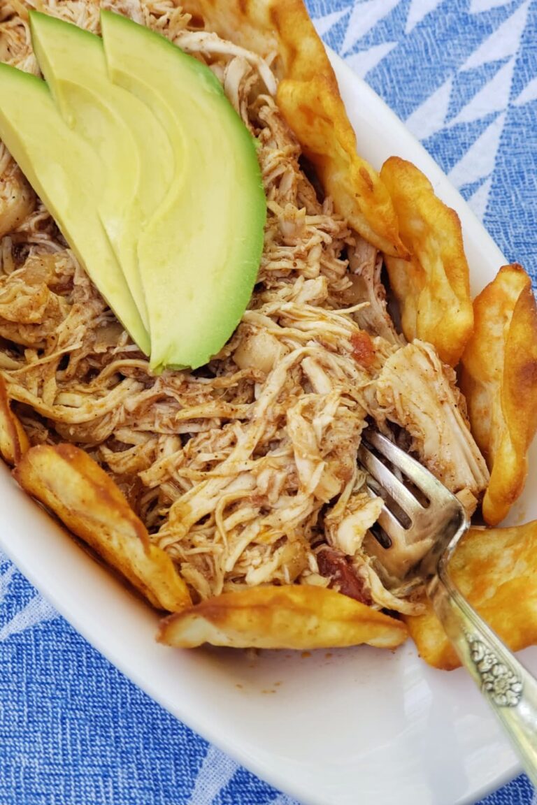 Pulled chicken with avocado and RITZ Crisp and Thins