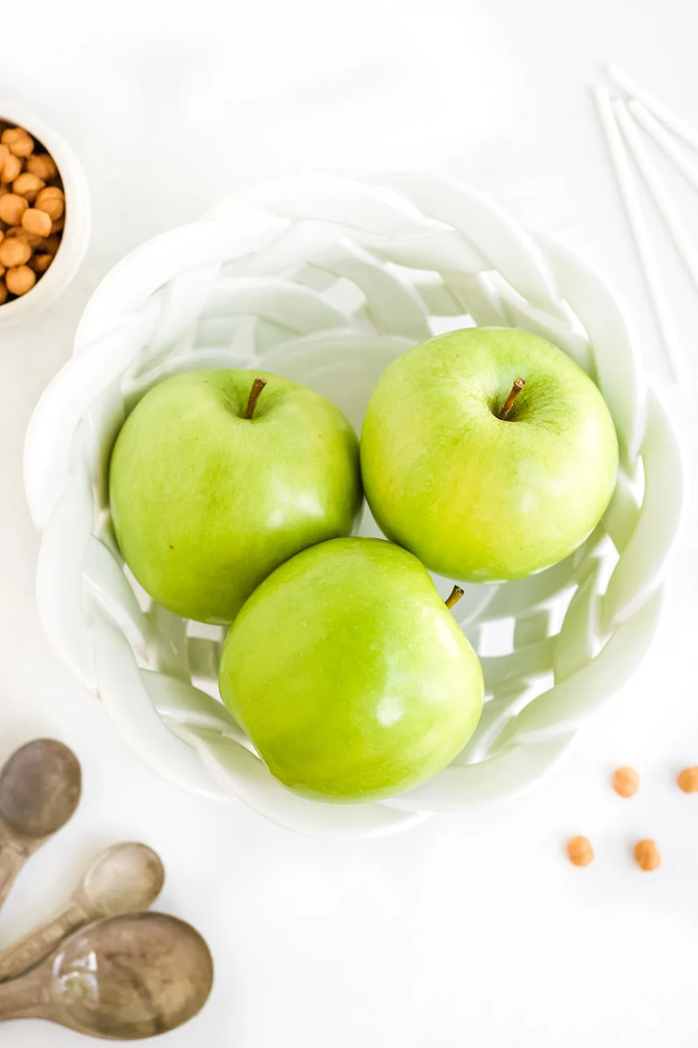 Granny smith apples in a bowl.