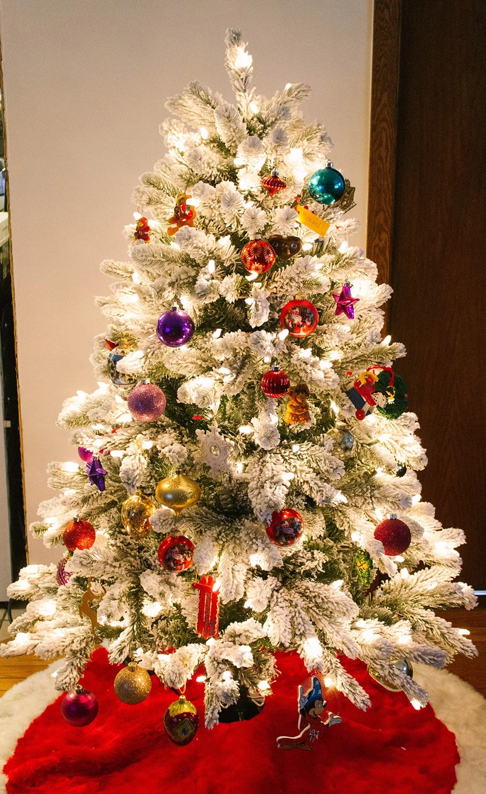 Decorated and lit christmas tree.