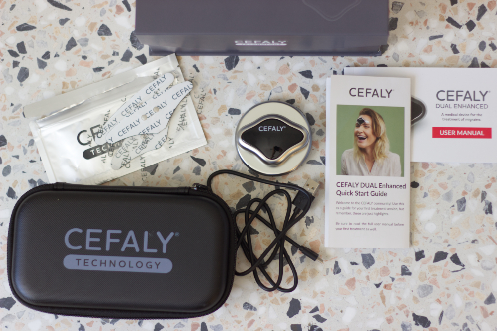 Contents of the Cefaly device box. 