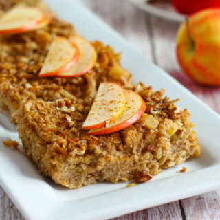 Baked oatmeal with apples on a plate.