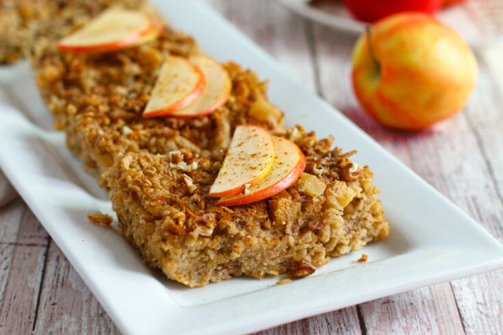 Baked oatmeal with apples on a plate.