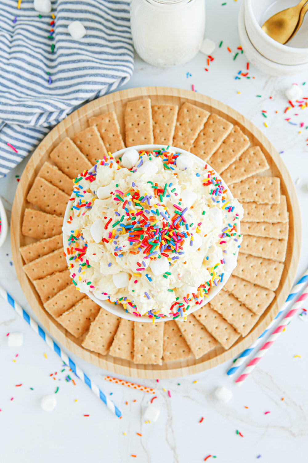 Funfetti fluff salad surrounded by graham crackers. 