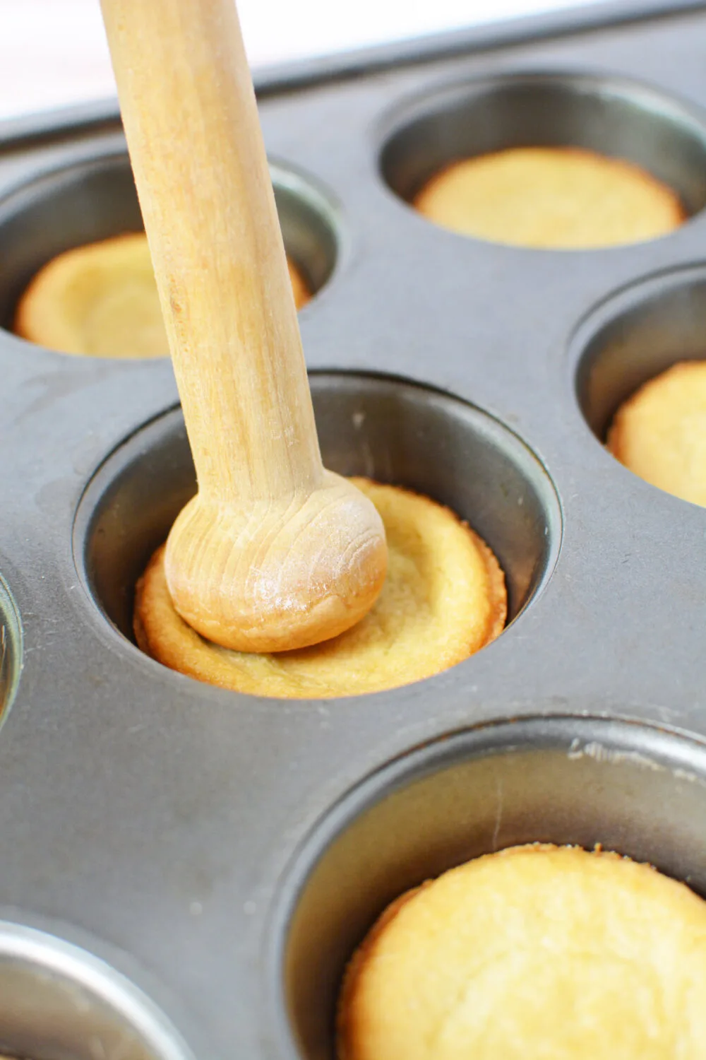 Using the tart shaper again after baking. 