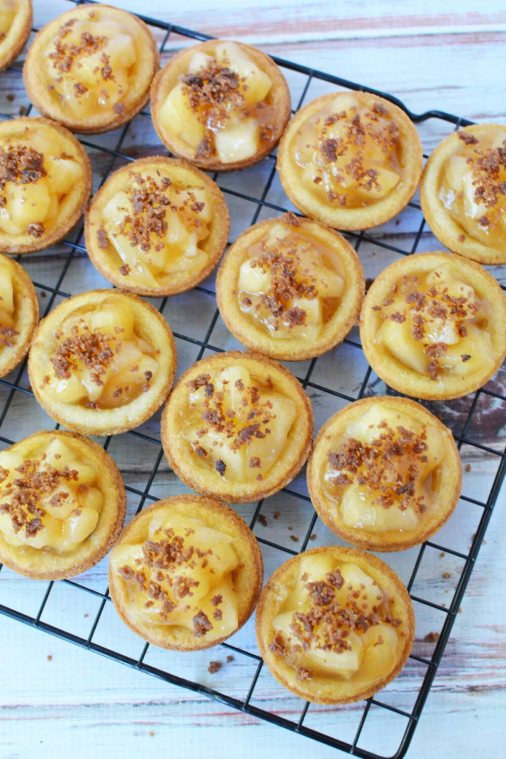 Crumble topping on apple pie cookies. 