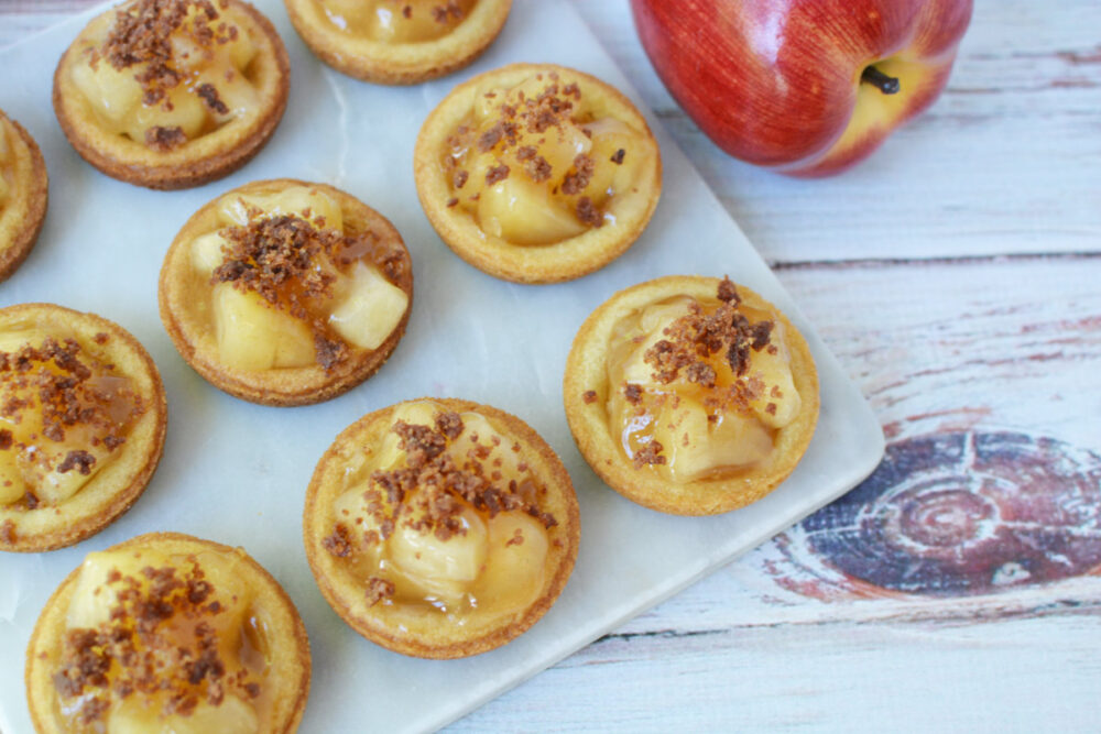 Mini apple pie cookies with a crumble topping. 