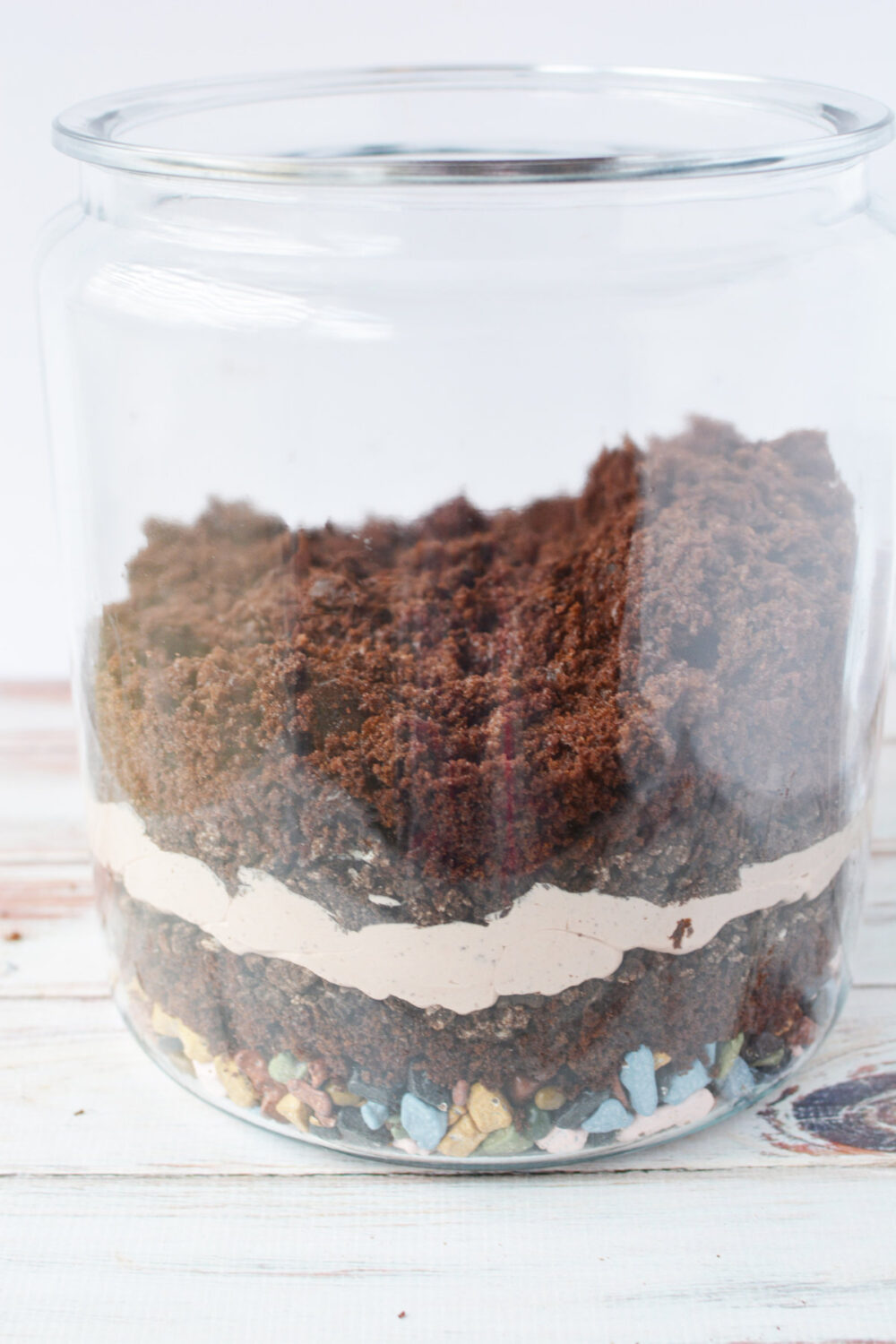 Crumbled cake in jar