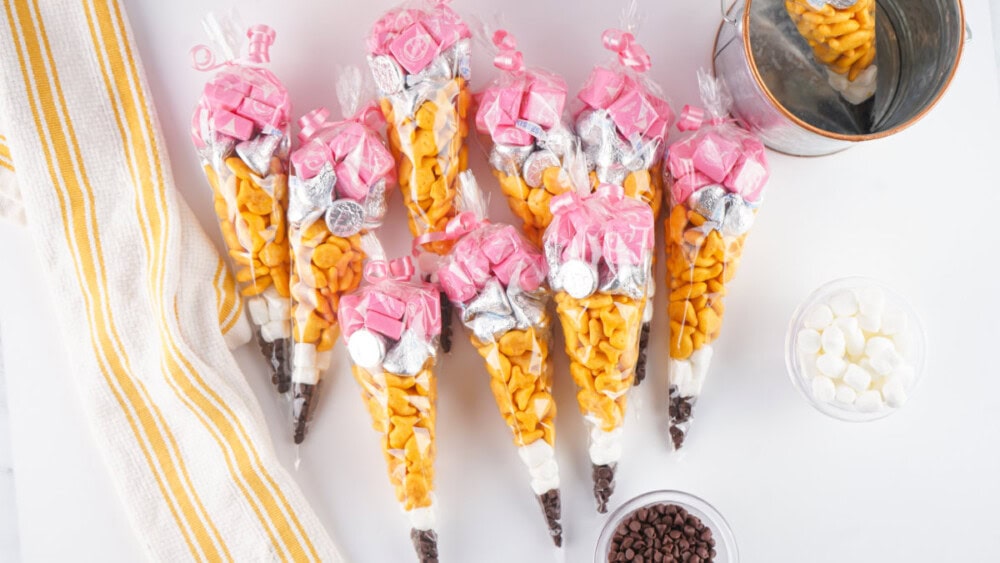 Clear bag treats filled with candy and snacks to look like pencils. 