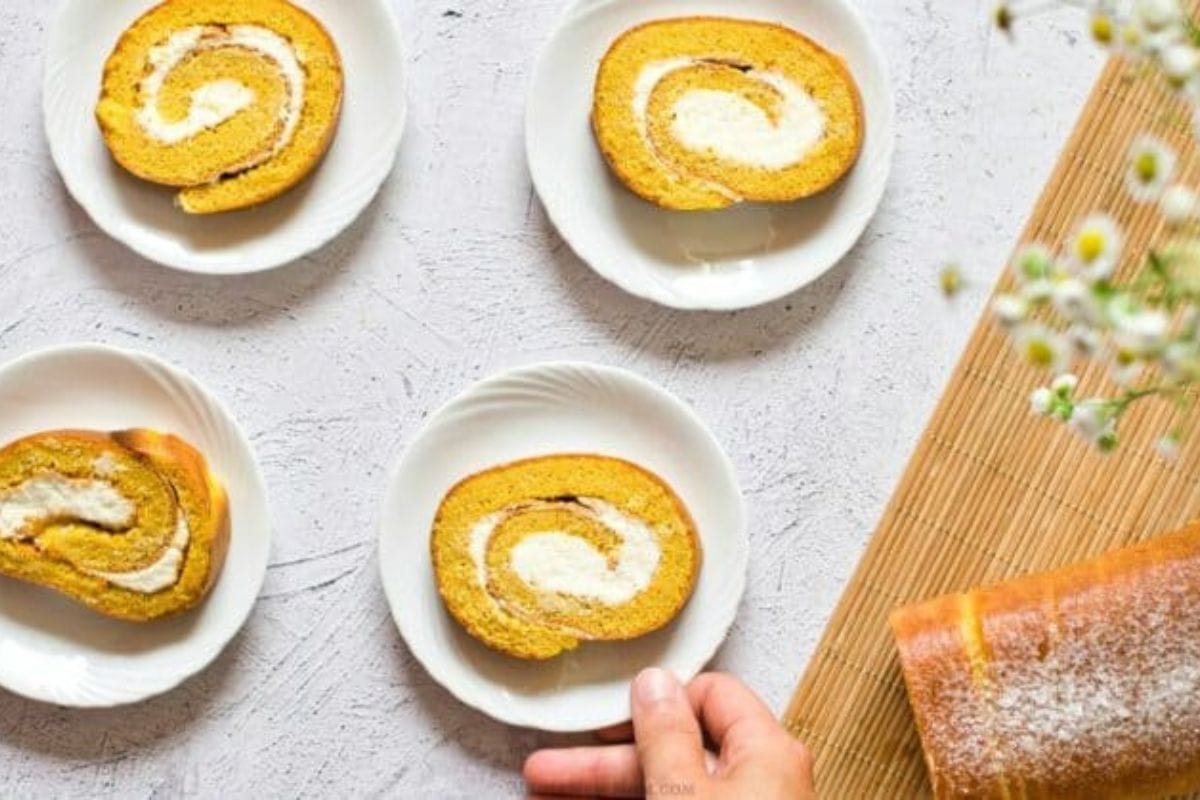 Pumpkin roll slices on plates. 