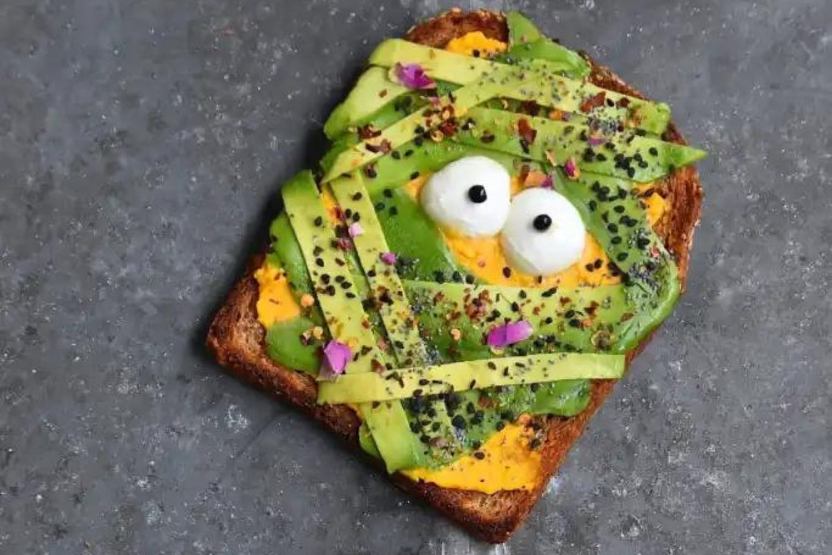 Avocado toast that looks like a mummy. 