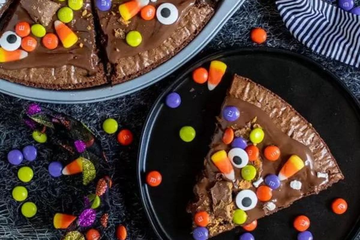 Halloween dessert pizza. 