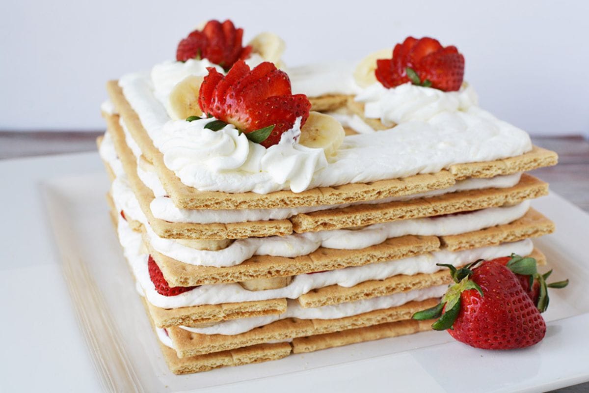 banana split icebox cake