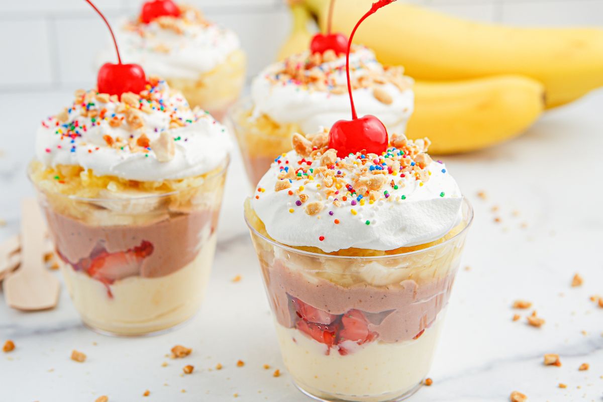 Banana split pudding cups