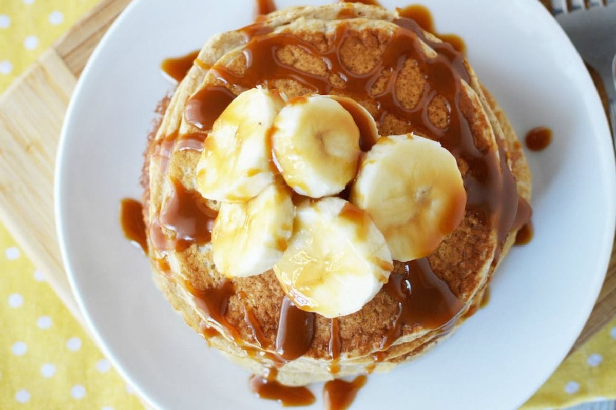 banana caramel pancakes