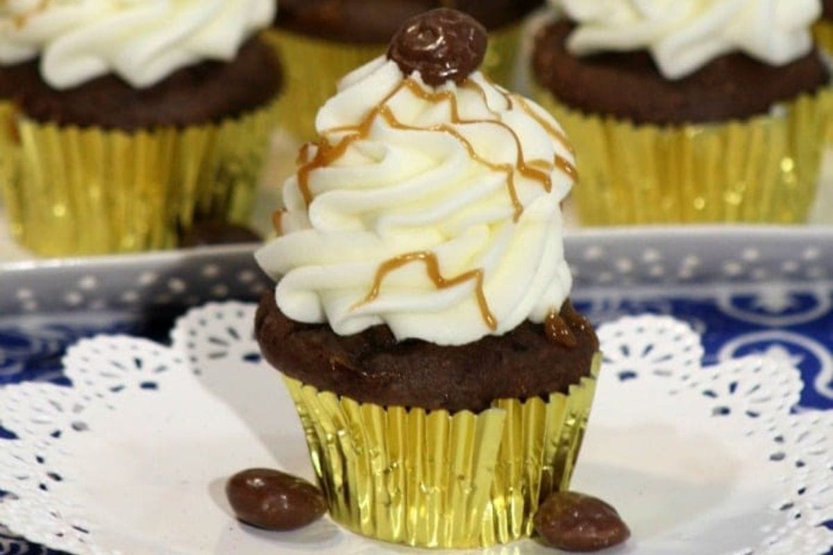 chocolate cupcakes with salted caramel frosting
