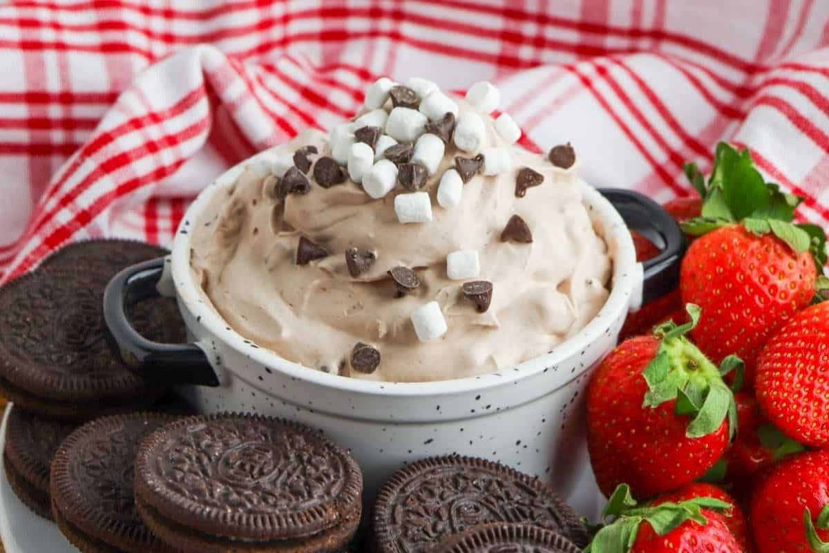 hot chocolate dip with Oreo cookies and strawberries