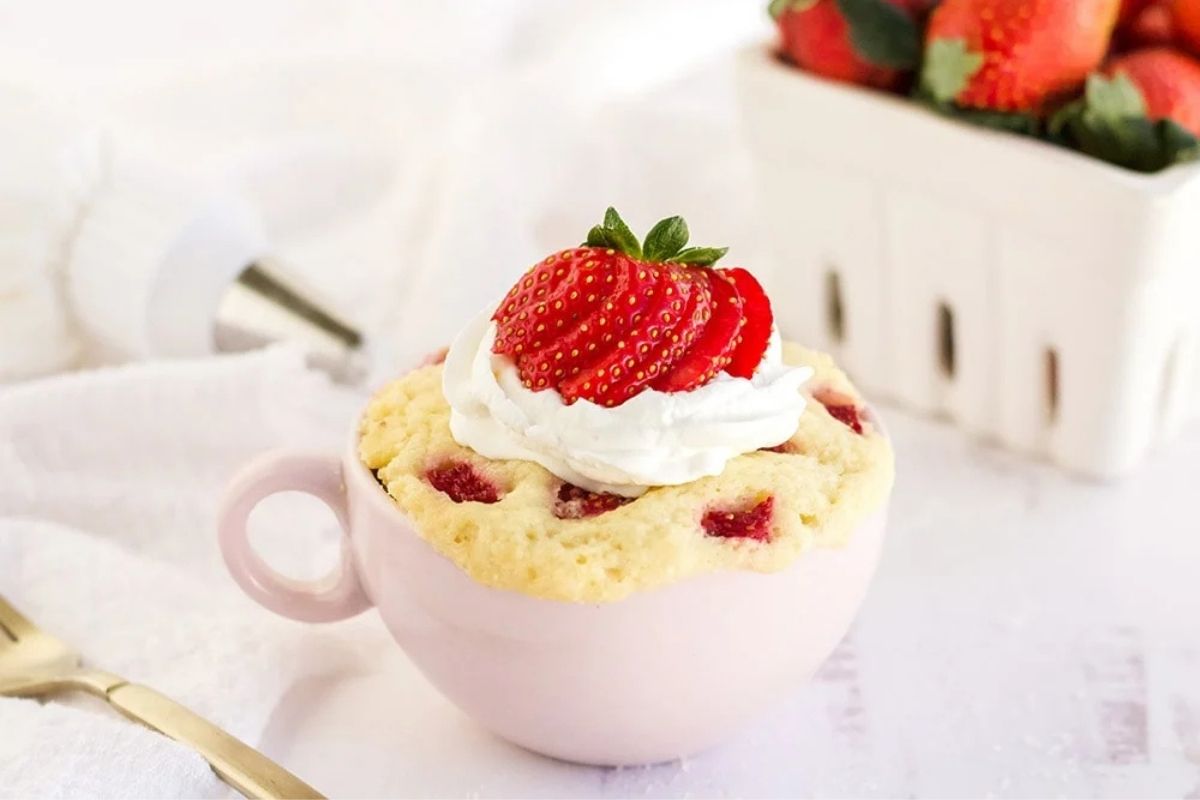 strawberry cake in a pink mug