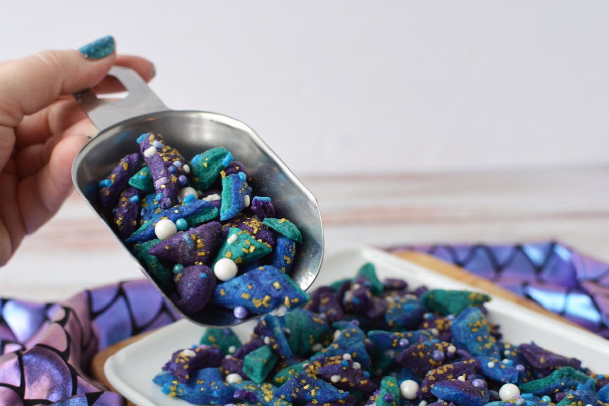 scooping up ocean shortbread bite mini cookies