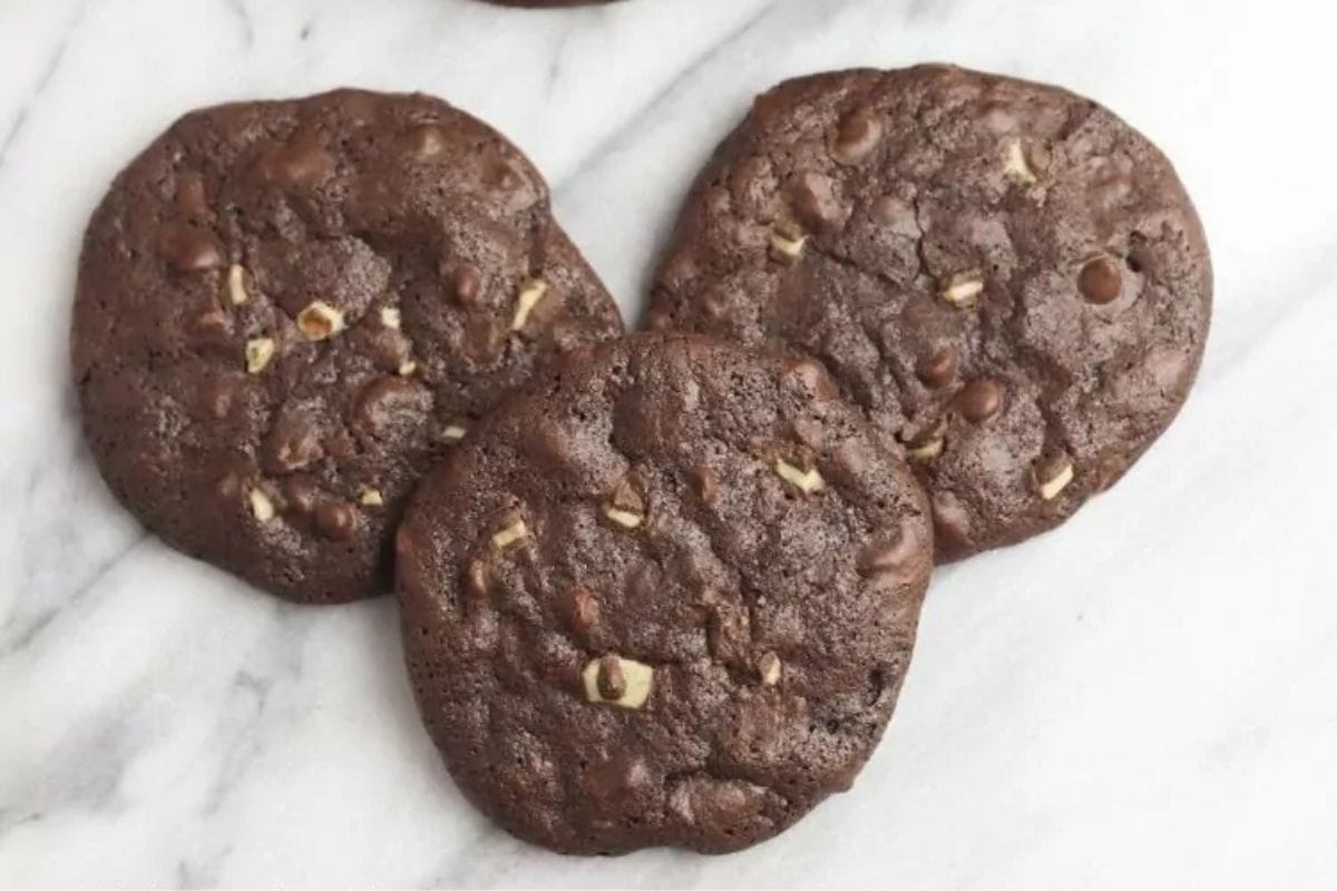 chocolate cookies with mint chips