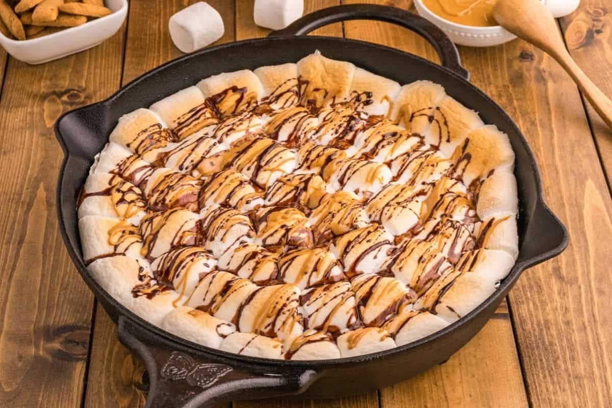 skillet of peanut butter smores dip