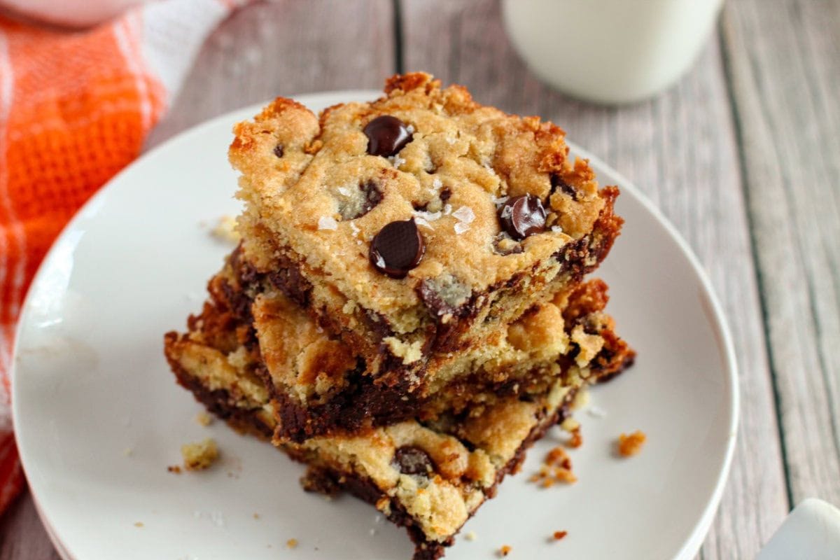 salted caramel chocolate chip cookie bars
