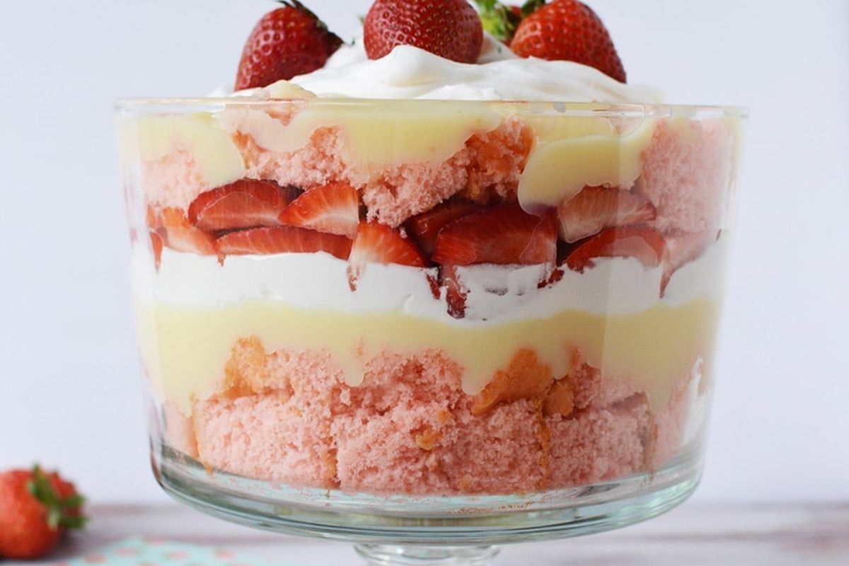 strawberry cheesecake trifle in a bowl