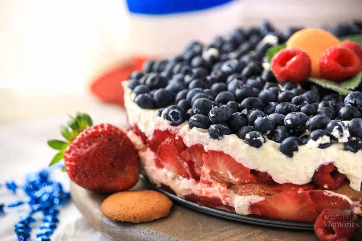 Blueberries and strawberries in a cheesecake