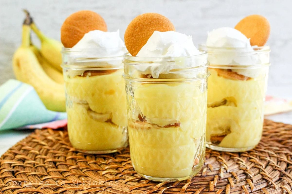 jars full of banana pudding