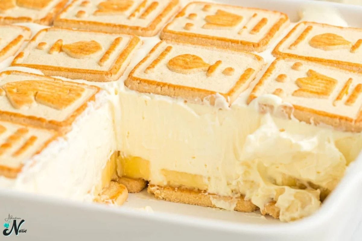 banana pudding cake topped with cookies