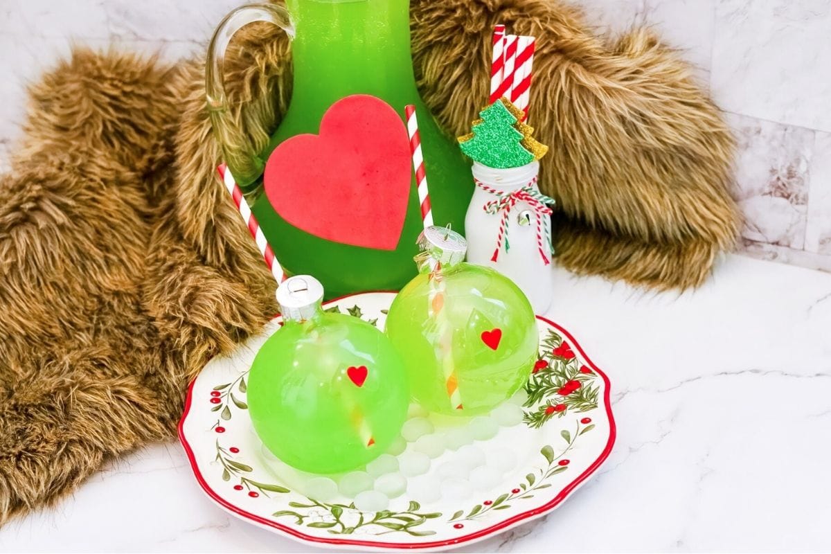 green drinks in ornaments