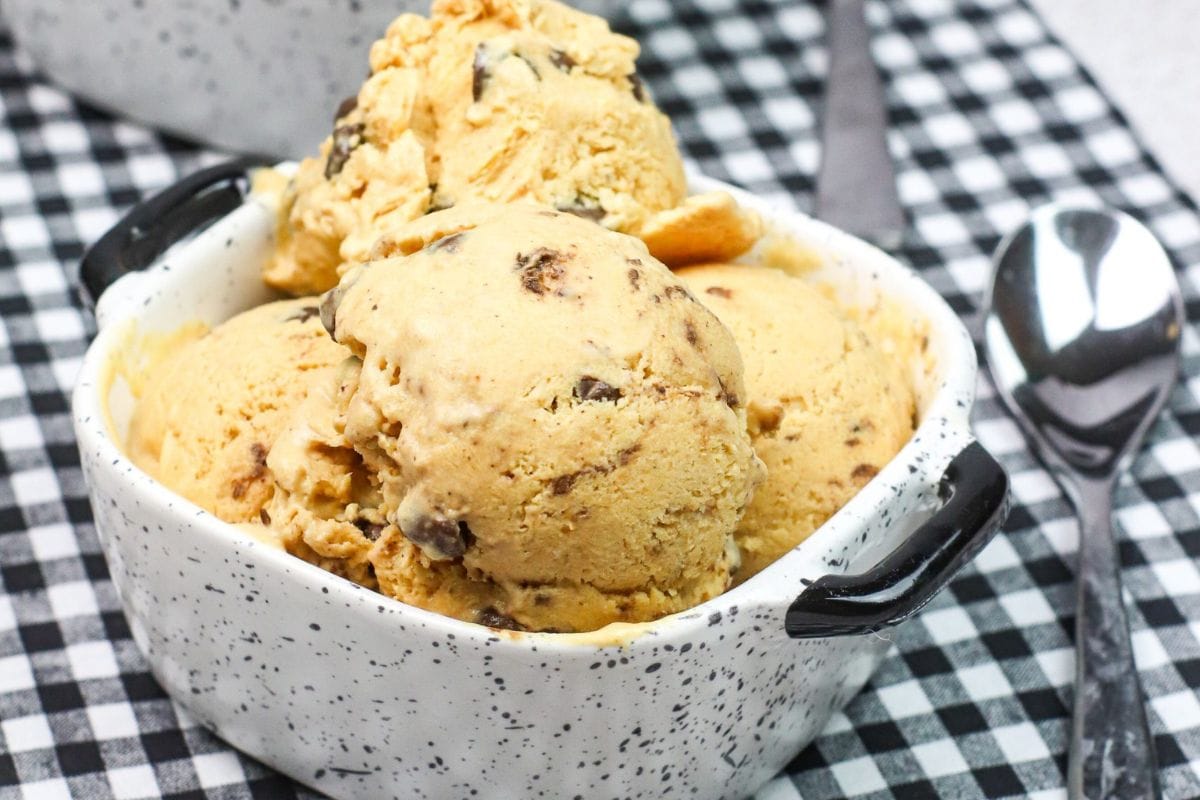 pumpkin cheesecake ice cream in a serving dish