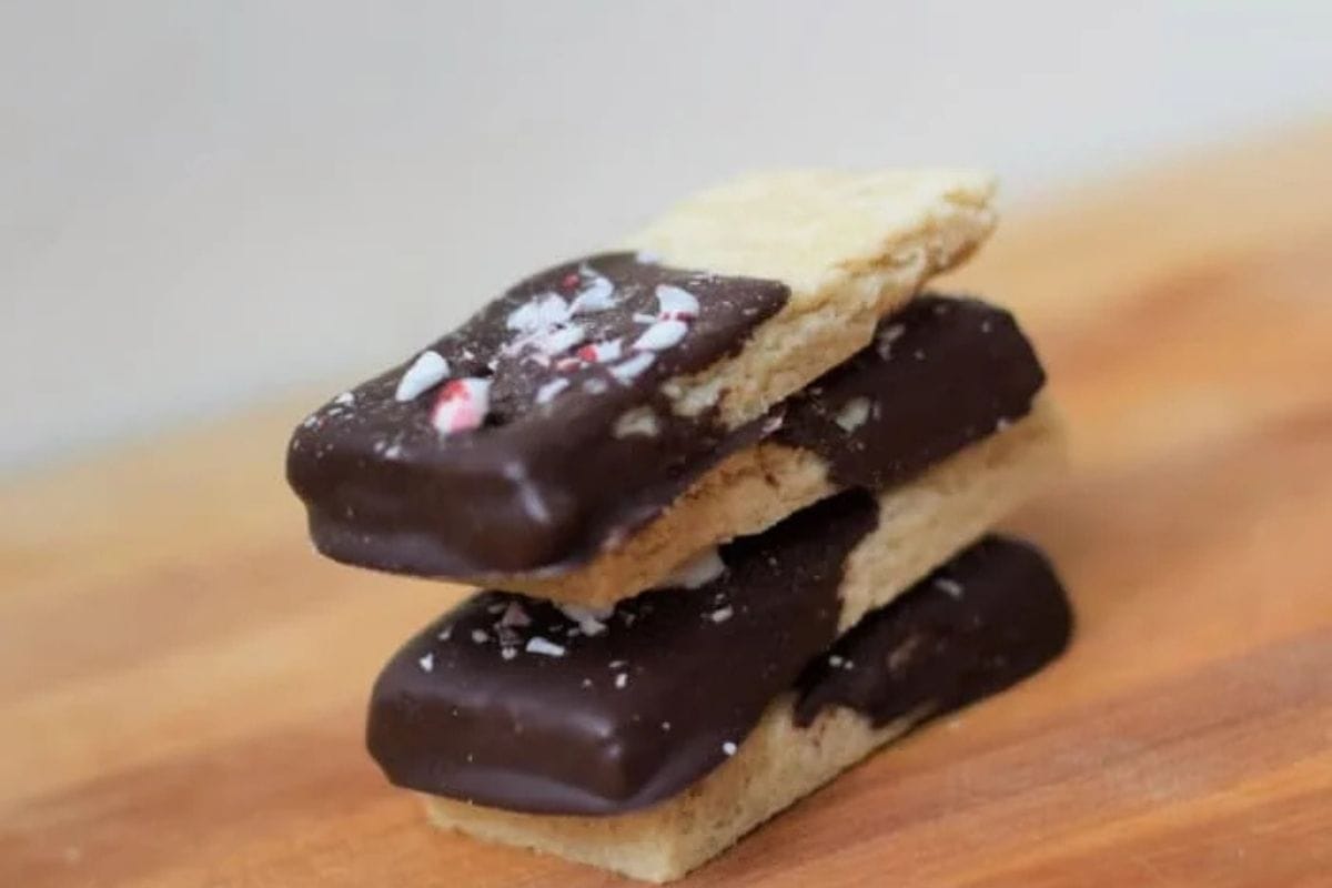 shortbread cookies dipped in chocolate