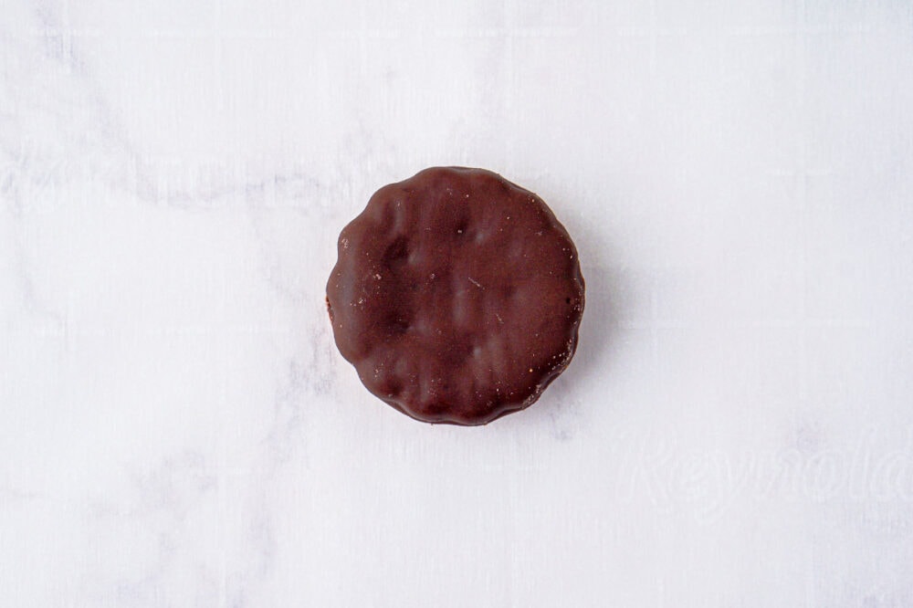 mint cookie on top of nilla wafer