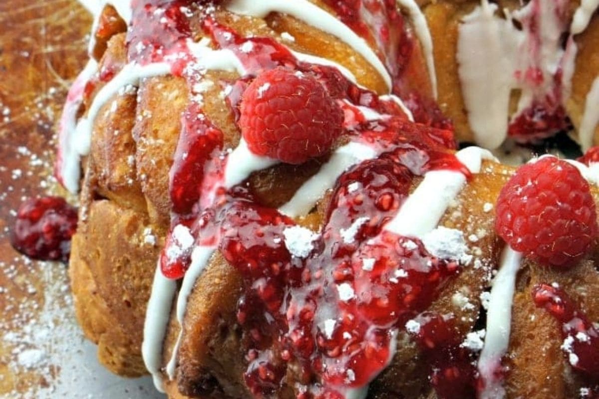monkey bread with raspberries and white chocolate
