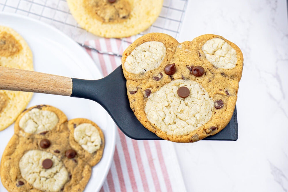 Spatula holding a bear cookie